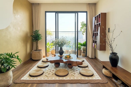 Dining. The inner Home Wabi Sabi 3BR Ocean Park