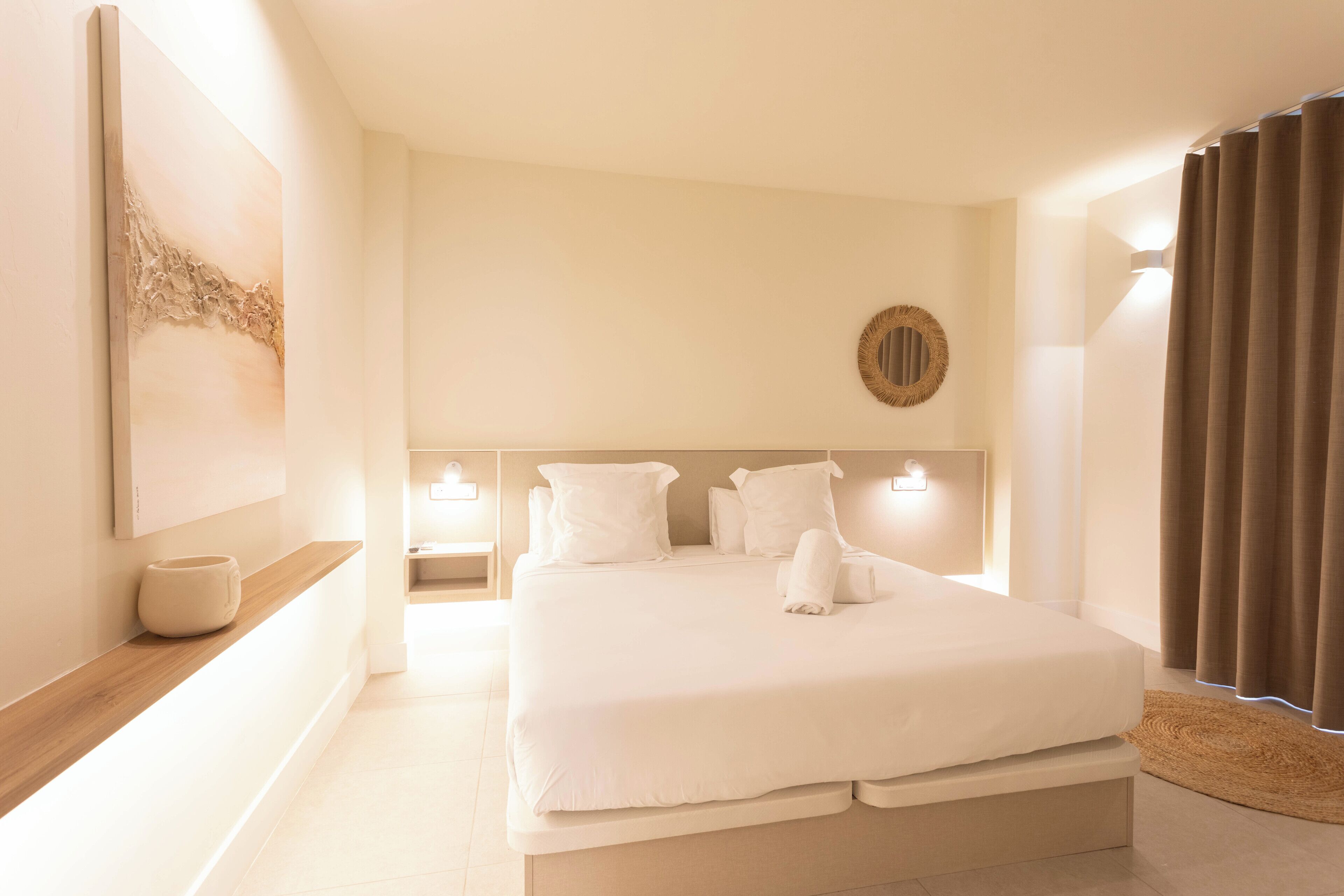 Coffres-forts dans les chambres, Wi-Fi gratuit