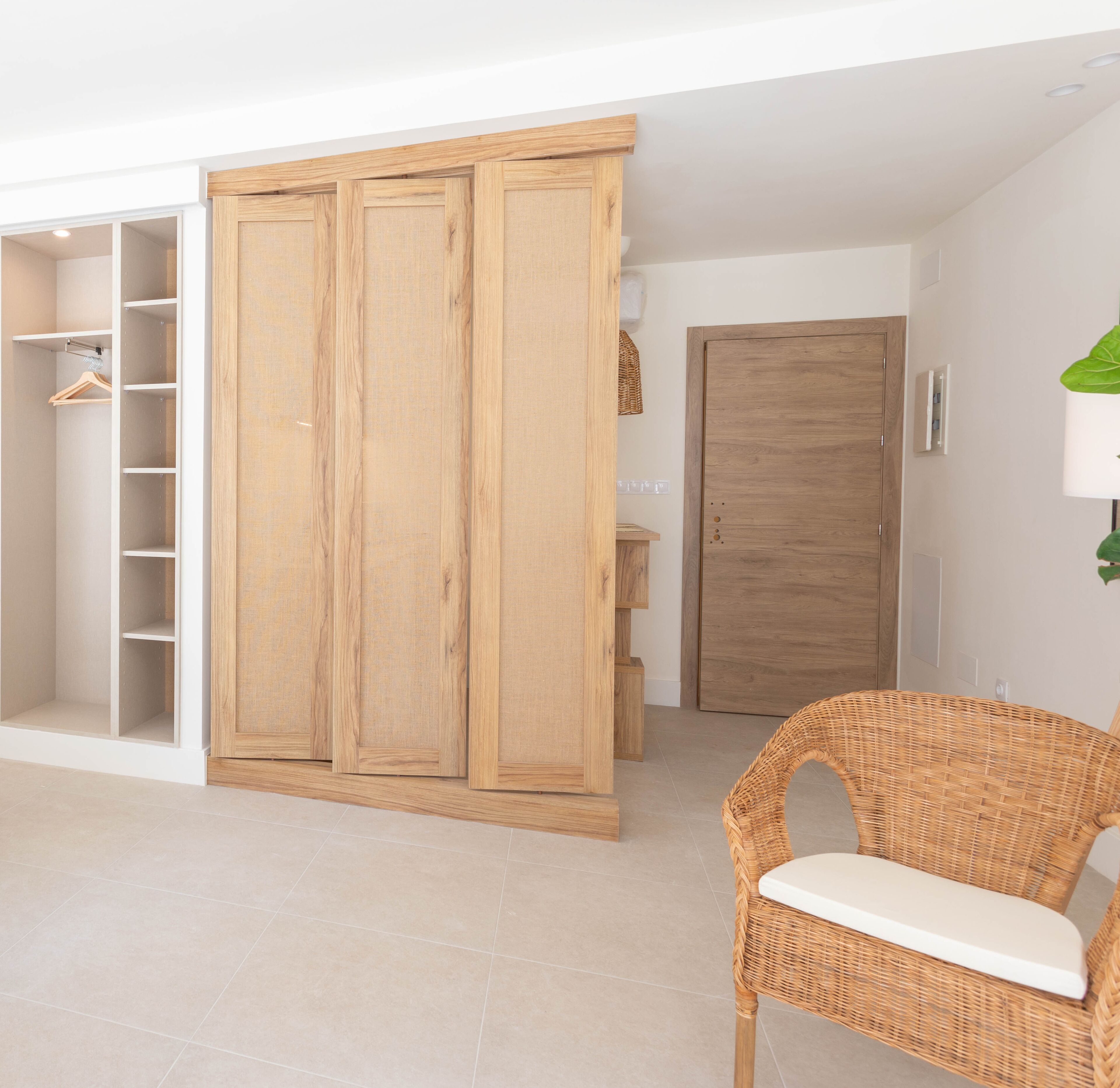 Chambre quadruple Standard, patio | Coffre-fort, accès au Wi-Fi (inclus)