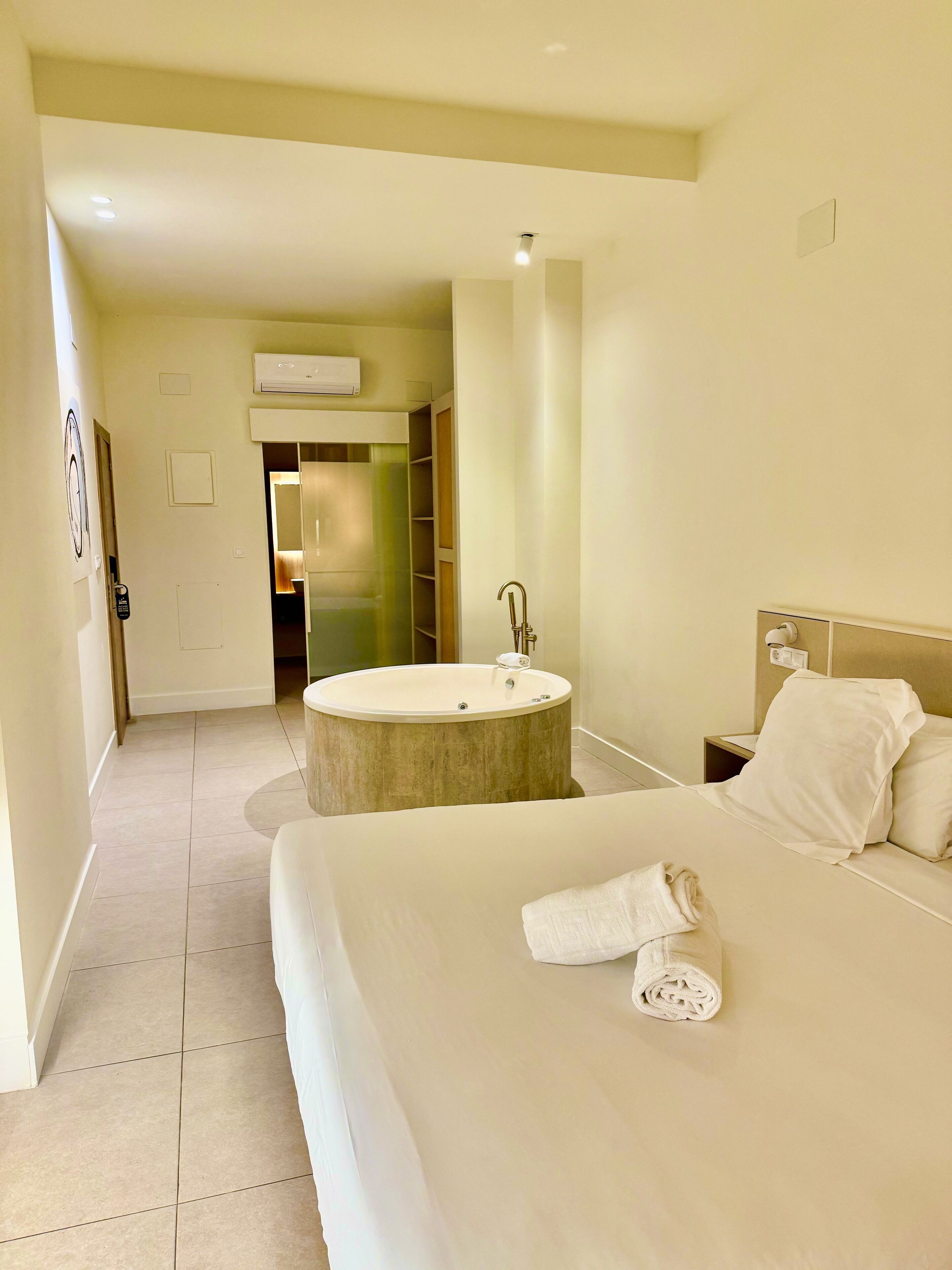 Coffres-forts dans les chambres, Wi-Fi gratuit