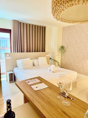 Premium Double Room | In-room safe, free WiFi - Reina Victoria Velázquez (Alicante)