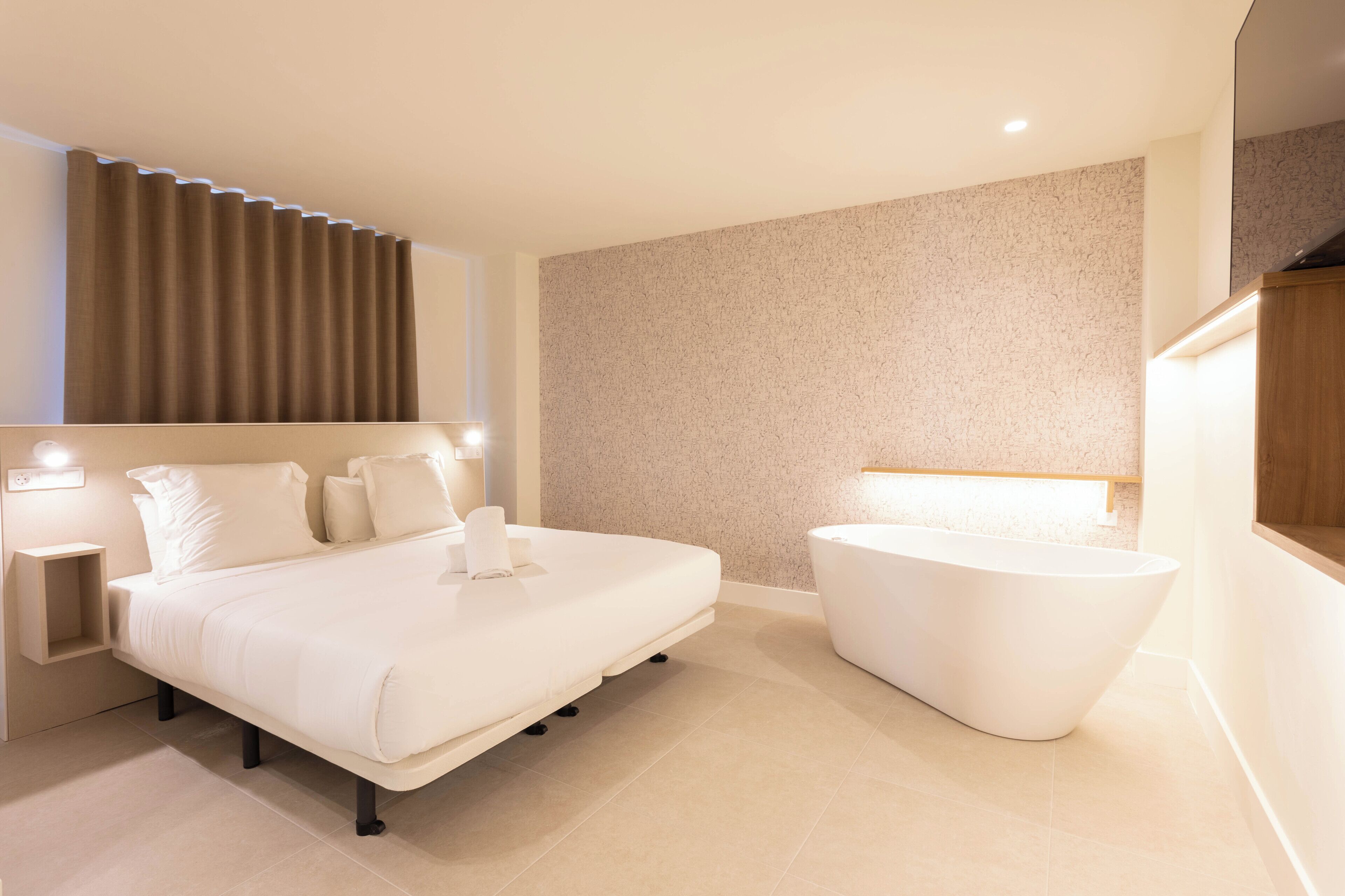 Premier tweepersoonskamer | Een kluis op de kamer, gratis wifi