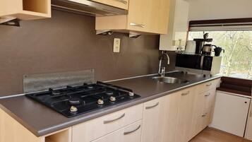 Microwave, stovetop, dishwasher, coffee/tea maker