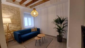 Deluxe Apartment, Balcony, City View | Living area