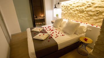 Deluxe appartement, balkon, uitzicht op de stad | Een kluis op de kamer, geluiddichte muren, gratis wifi