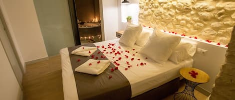 Appartement Deluxe, balcon, vue ville | Coffres-forts dans les chambres, chambres insonorisées, Wi-Fi gratuit