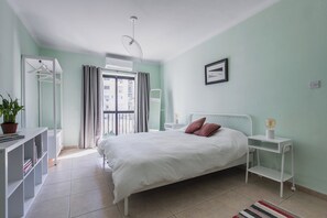 Apartment, 3 Bedrooms, Kitchen | Seterika/papan seterika, Wi-fi percuma