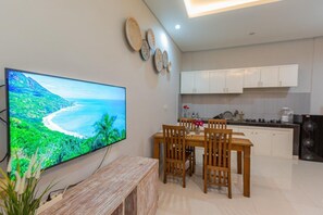 Family Suite | Living area - Kubu Ramah Suite Canggu (Canggu)