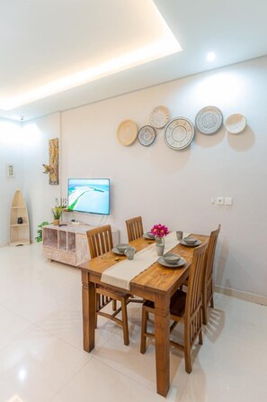 Family Suite | In-room dining - Kubu Ramah Suite Canggu (Badung)