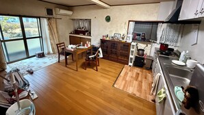 Unclassified image, 4 of 17, button - SakuraHouse (Saitama)