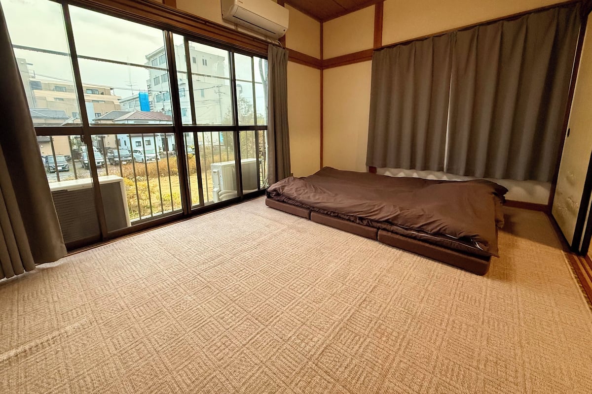 Habitación doble, vista a la ciudad | Escritorio y wifi gratis