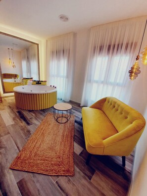 In-room safe, free WiFi - Reina Victoria Prado Sastre (Alicante)