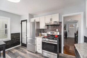 Private kitchen - Wonderful 3-bedroom house with AC in welcoming Eastpointe (Eastpointe)