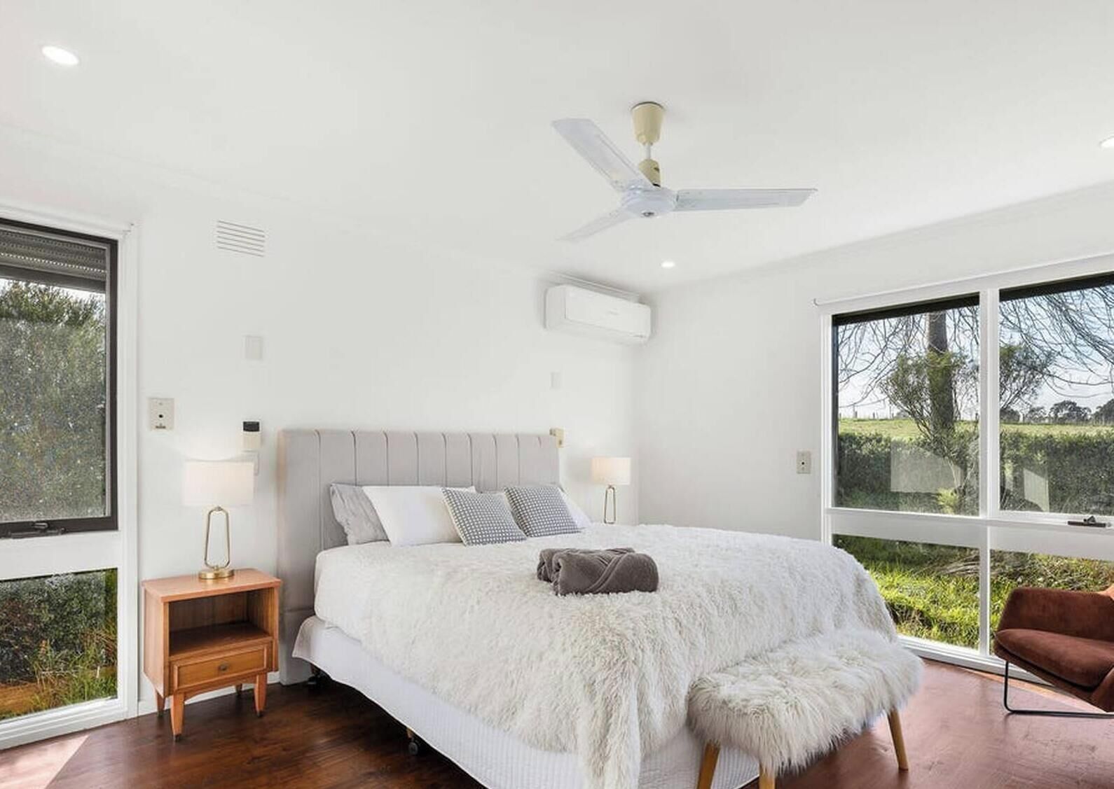 Hus, 5 soverom, peis, utsikt mot innsjø | 5 soverom