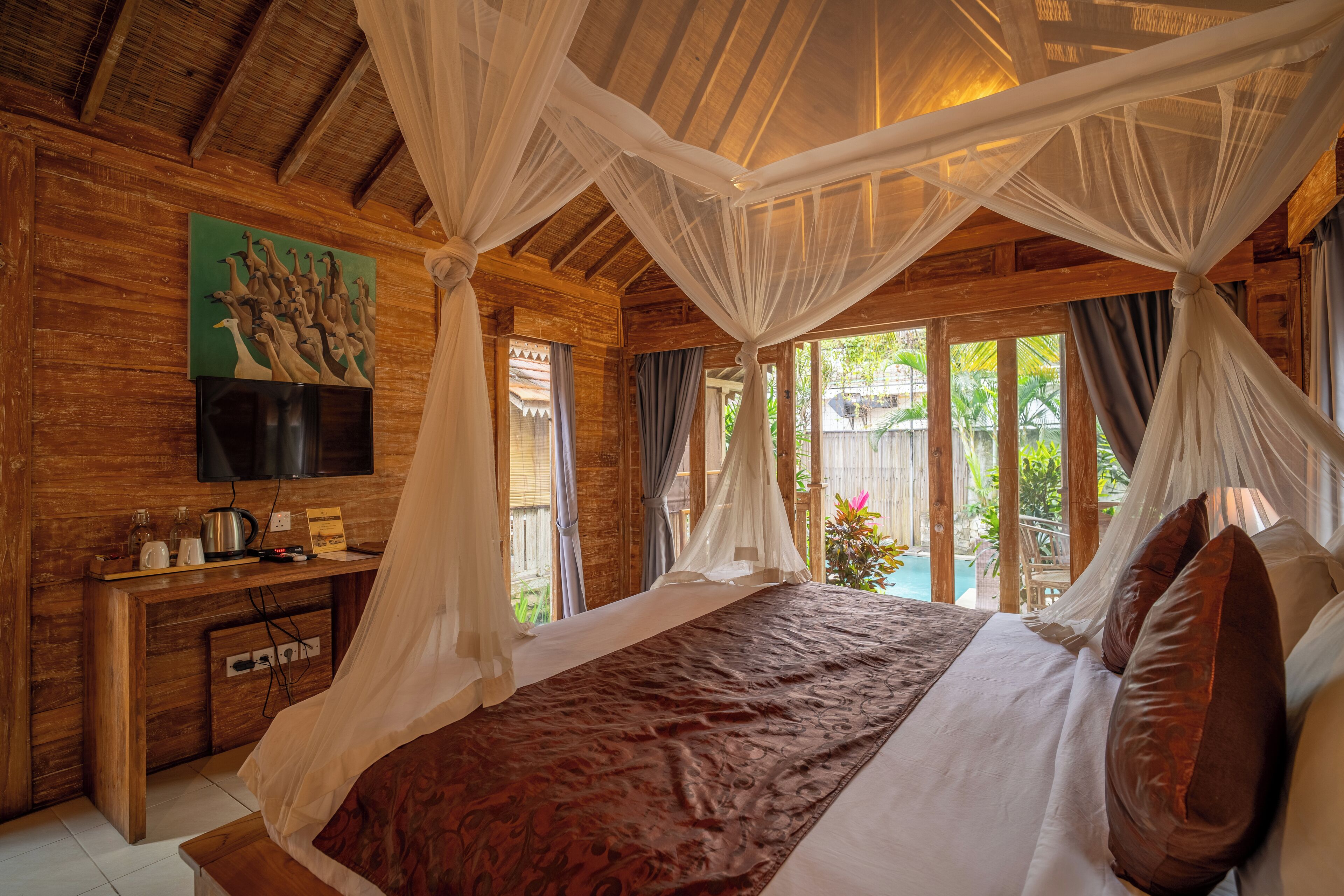 In-room safe, desk, blackout curtains, free WiFi