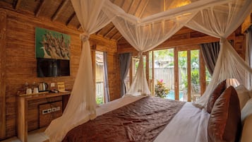 In-room safe, desk, blackout curtains, free WiFi