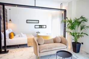 Deluxe Double Room, City View | In-room safe, free WiFi - Reina Victoria La Plaza (Alicante)