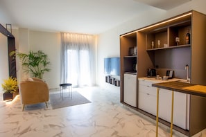 Deluxe Tek Büyük Yataklı Oda, Şehir Manzaralı | Odada kasa, ücretsiz kablosuz İnternet