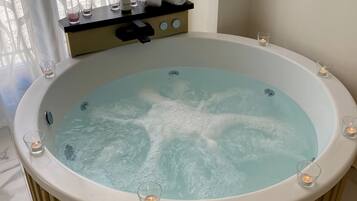 In-room safe, free WiFi