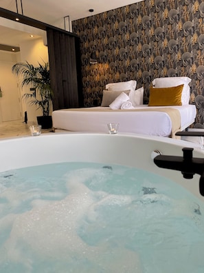 Chambre luxueuse double, vue sur le complexe | Coffre-fort, accĂšs au Wi-Fi (inclus)