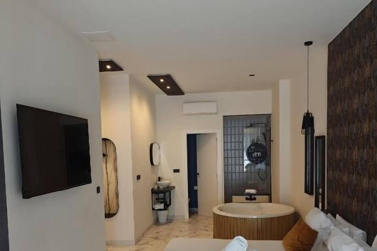 In-room safe, free WiFi