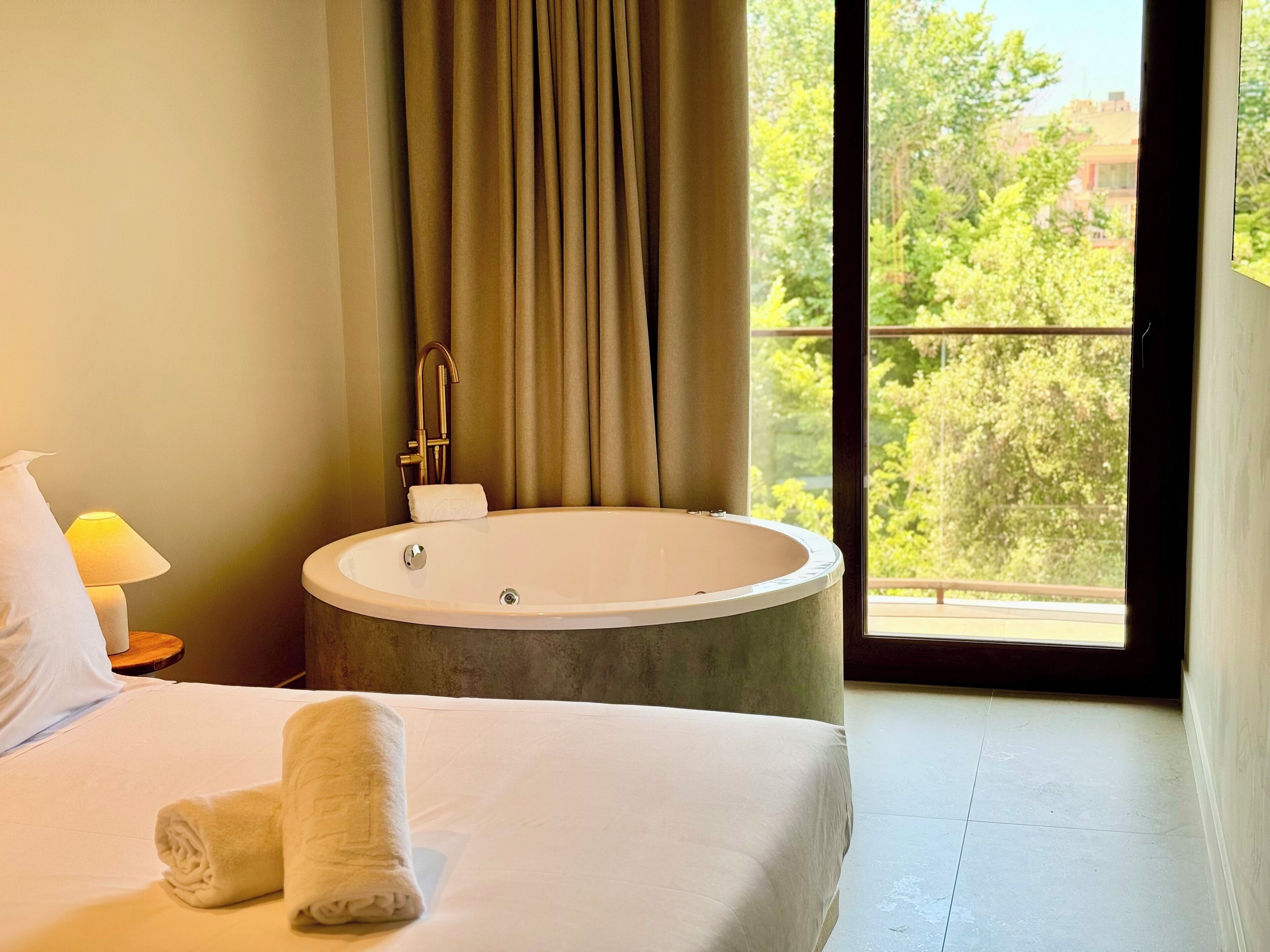 Comfort-Doppelzimmer, Stadtblick | Zimmersafe, kostenloses WLAN