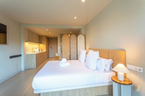 Deluxe tweepersoonskamer, uitzicht op de stad | Een kluis op de kamer, gratis wifi