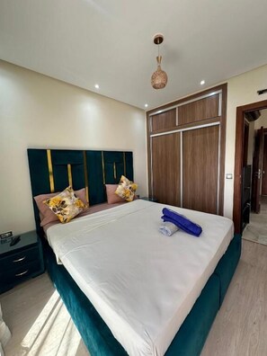 Down duvets, individually decorated, bed sheets - l'écrin de prestigia agate studio (Marrakech)