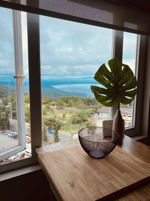 Interior - Designer Condo with Balcony overlooking Taal lake, incl A/C, Wifi & Netflix (Tagaytay City)