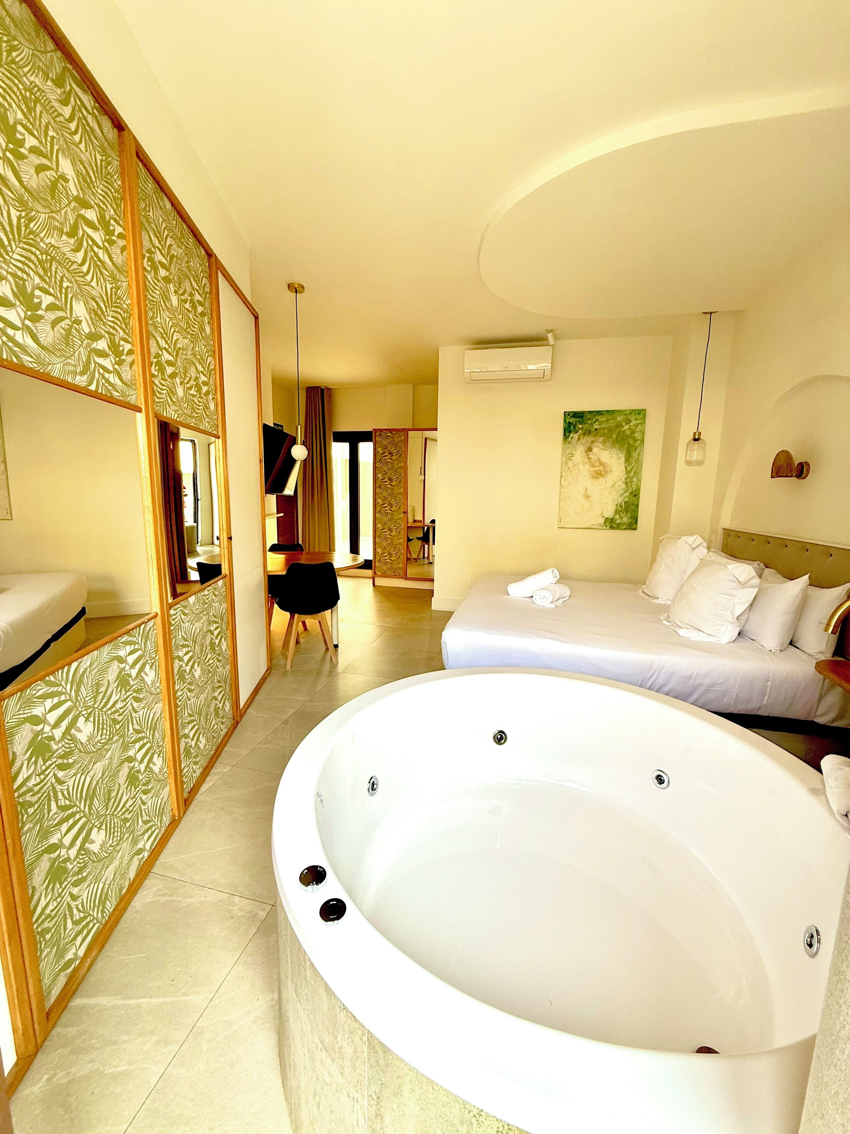 프리미어 더블룸, 시내 전망 | 객실 내 금고, 무료 WiFi