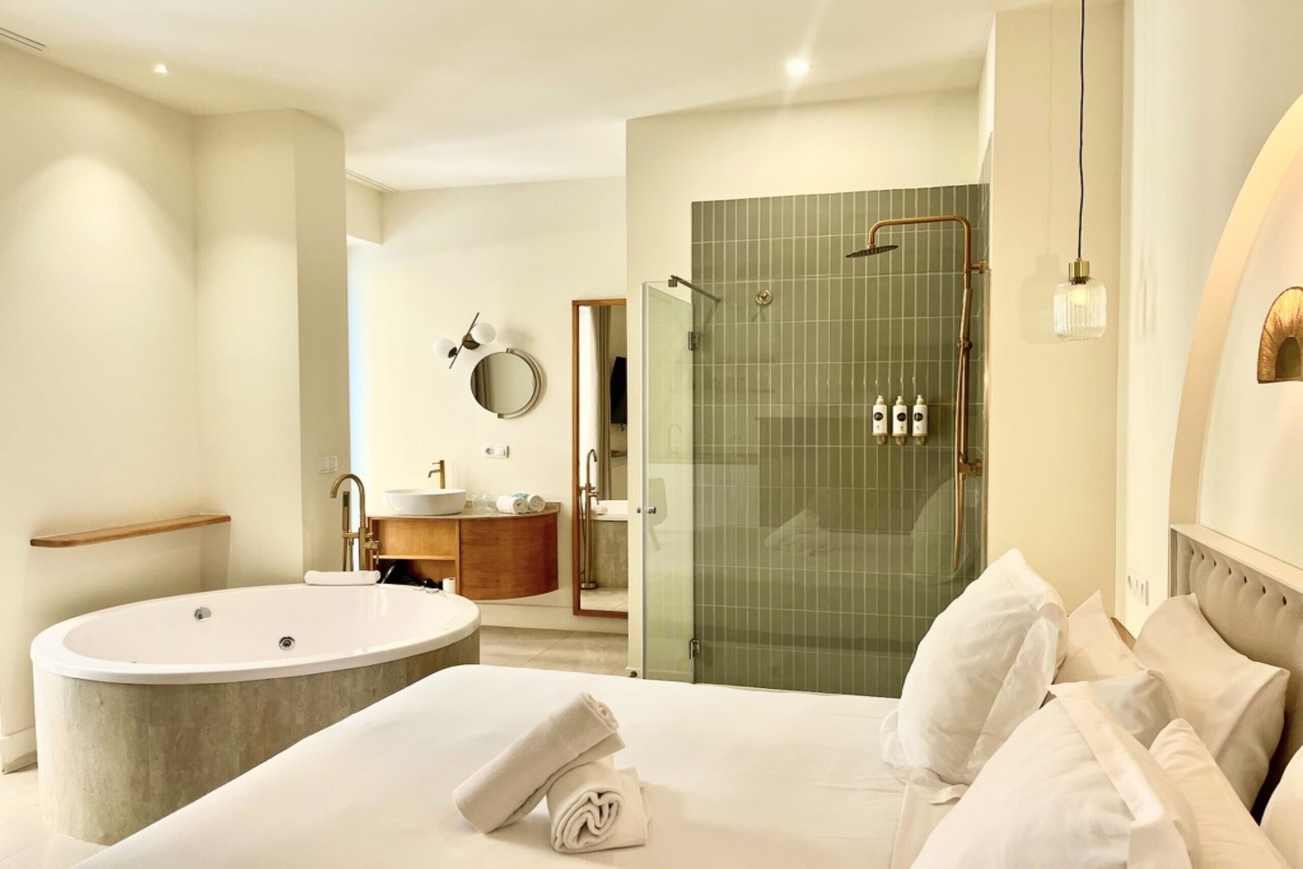 컴포트 쿼드룸 | 객실 내 금고, 무료 WiFi