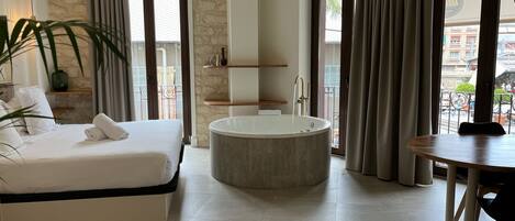 Habitación de lujo doble, balcón, vistas a la ciudad | Caja fuerte y wifi gratis