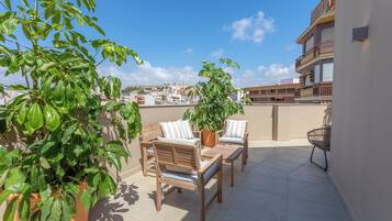 ๋๋ญ์ค ํํธํ์ฐ์ค, ํํฐ์ค, ์๋ด ์ ๋ง | ํ
๋ผ์ค/ํํฐ์ค