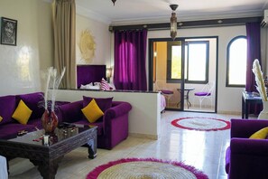 TV, fireplace - Villa Eden Marrakech - Luxury Spa & Events (Marrakech-Safi)