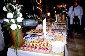 Outdoor dining - Villa  Marrakech - Luxury Spa & Events (Marrakech-Safi)