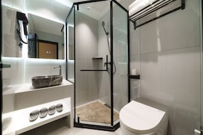 Familien-Doppelzimmer, Bergblick | Badezimmer