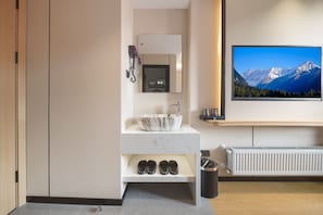 Habitación básica doble, vista a la montaña | Wifi gratis