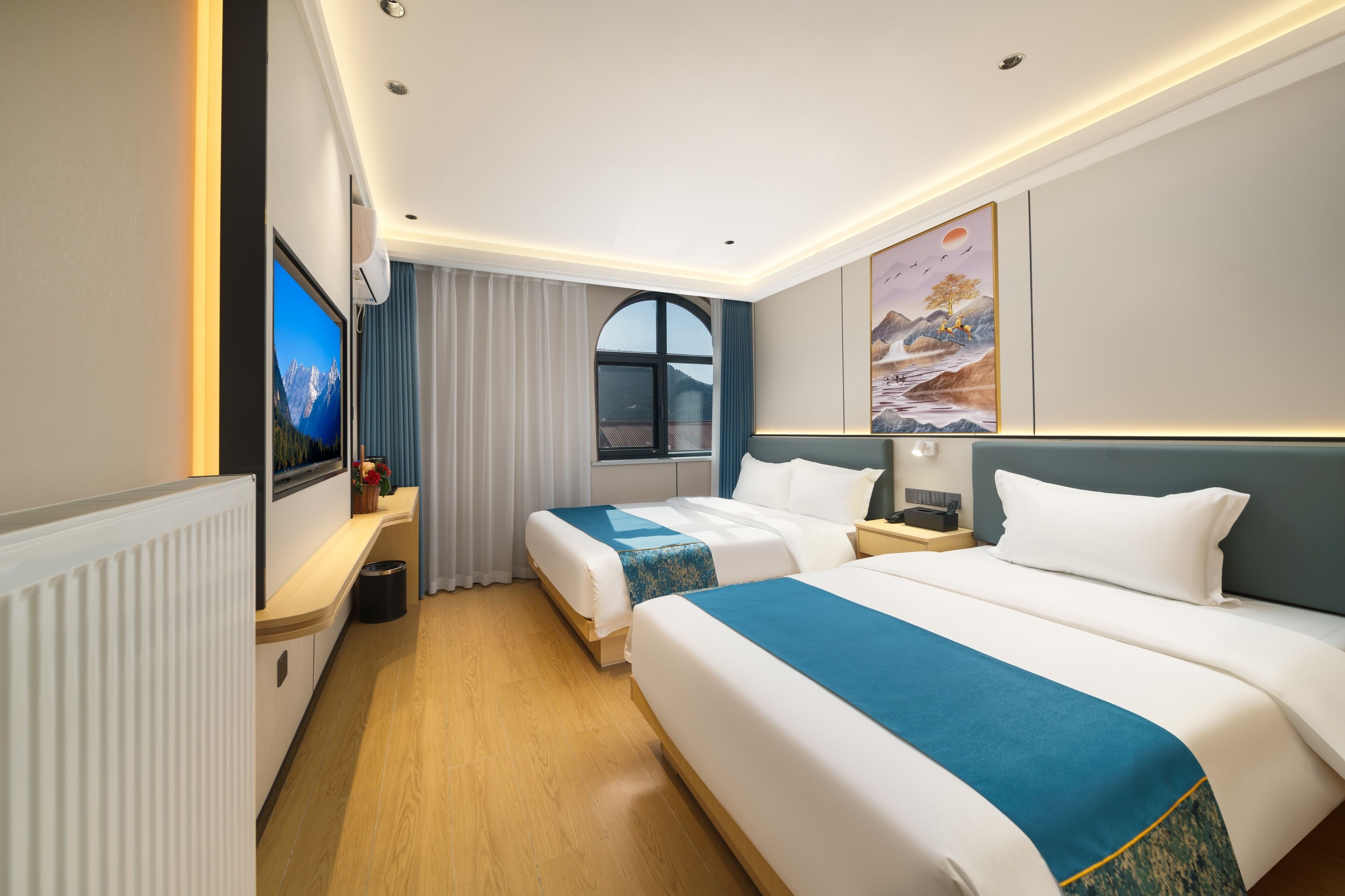 Familien-Doppelzimmer, Bergblick | Hochwertige Bettwaren, Daunenbettdecken, individuell dekoriert