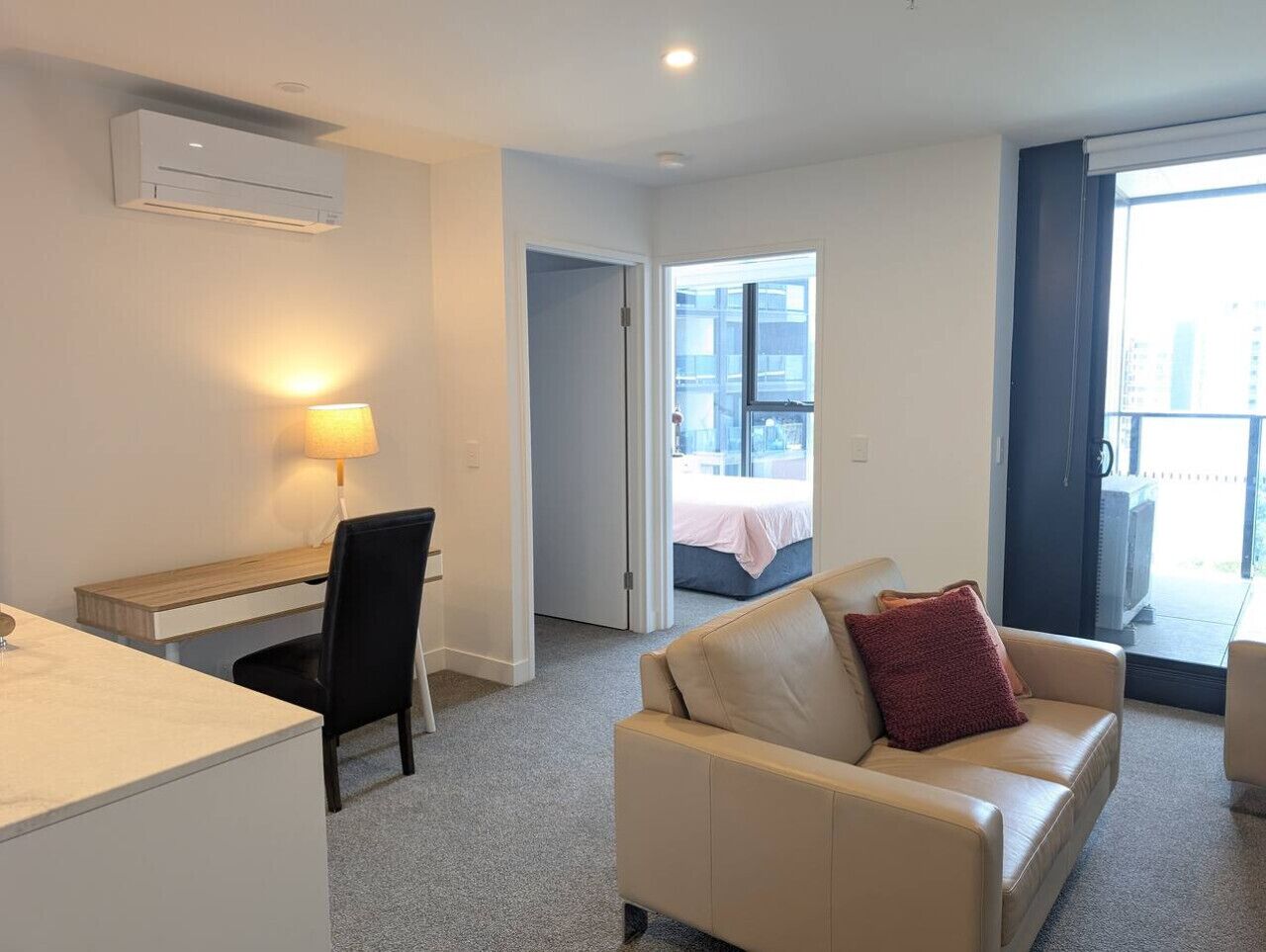 Fernseher, Tischtennisplatte