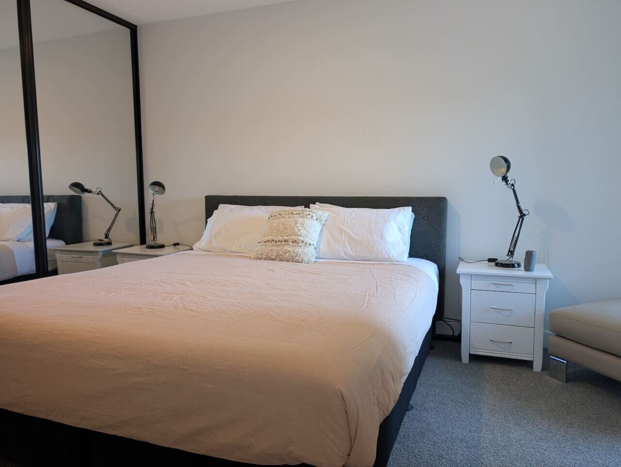 書桌、熨斗/熨衫板、Wi-Fi、床單