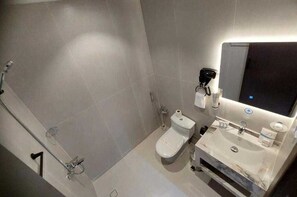Standard Apartment, 2 Bedrooms | Bathroom | Shower, slippers, towels, soap - Palette Luxury Doolv Serviced Apartments Tabuk (Tabuk)