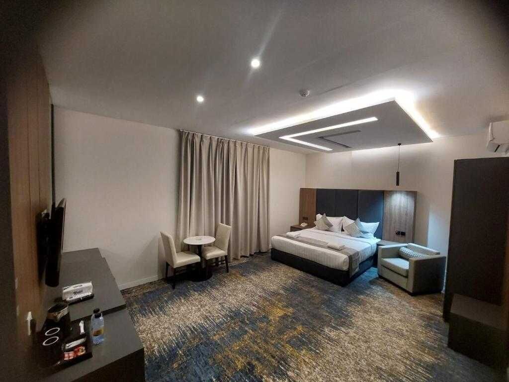 Soundproofing, free WiFi, bed sheets