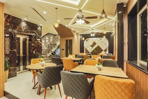 Dining - Hotel Aroma Suites (New Delhi)