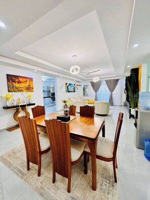 Dining - Modern 3BR Nyali Stay, AC, Kids’ Play Area, Pool, Gym & 3 Min to Beach (Mombasa)