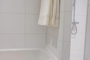 Bathroom - Sunbeam House Apartment 1 (Heysham)