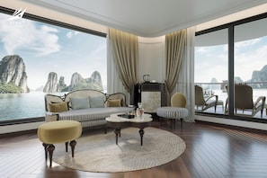 Royal Room, Ocean View | Living area - Lyra Grandeur Luxury Cruise (Ha Long)