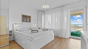 Free WiFi, bed sheets - Apartment Petrinic-Sea View & Pool by Villas Guide (Pula)
