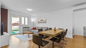 Dining - Apartment Petrinic-Sea View & Pool by Villas Guide (Pula)