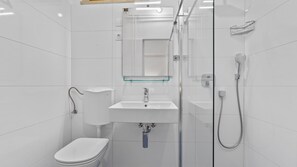 Een douche, handdoeken