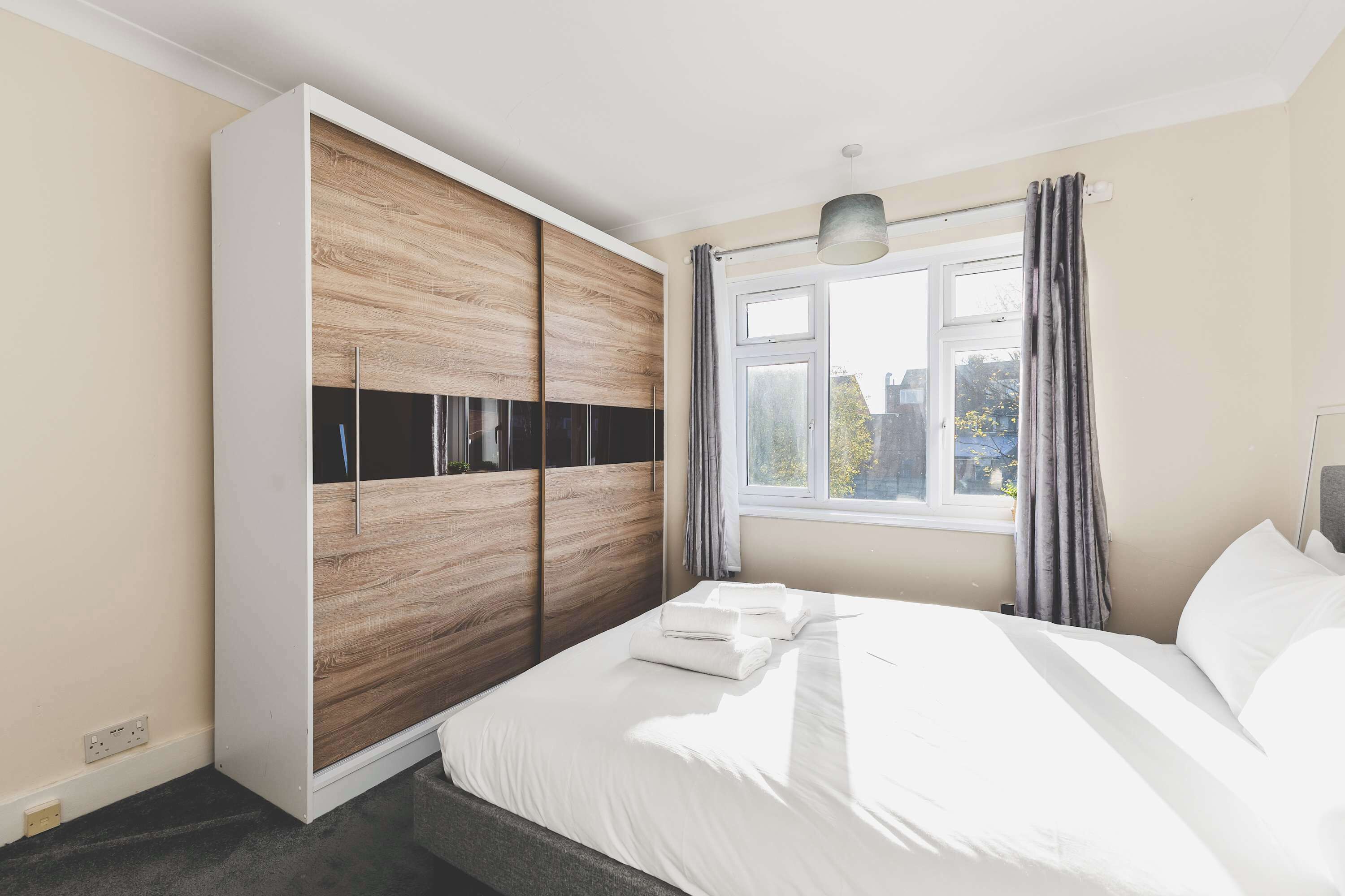 Strykejern/-brett, internettilgang og sengetøy